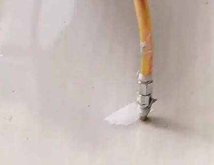 喀什地瓷砖空鼓维修公司专业解答在瓷砖铺贴过程中，如果使用的砂料过粗（如全部使用了粗砂），可能会导致以下问题